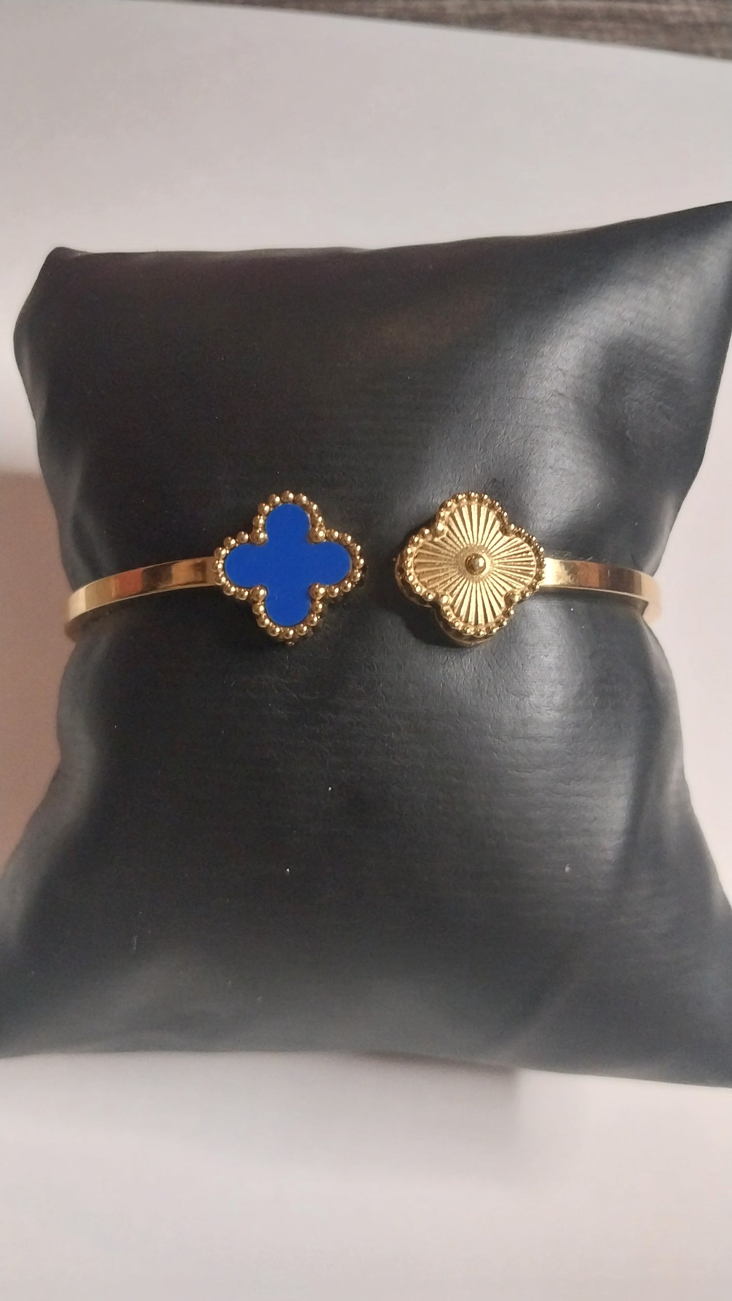 Single Clover Bangle